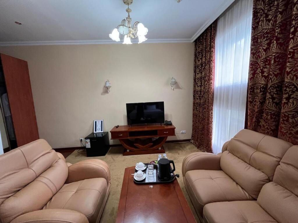 Luxurious Hotel Taraz Kültér fotó